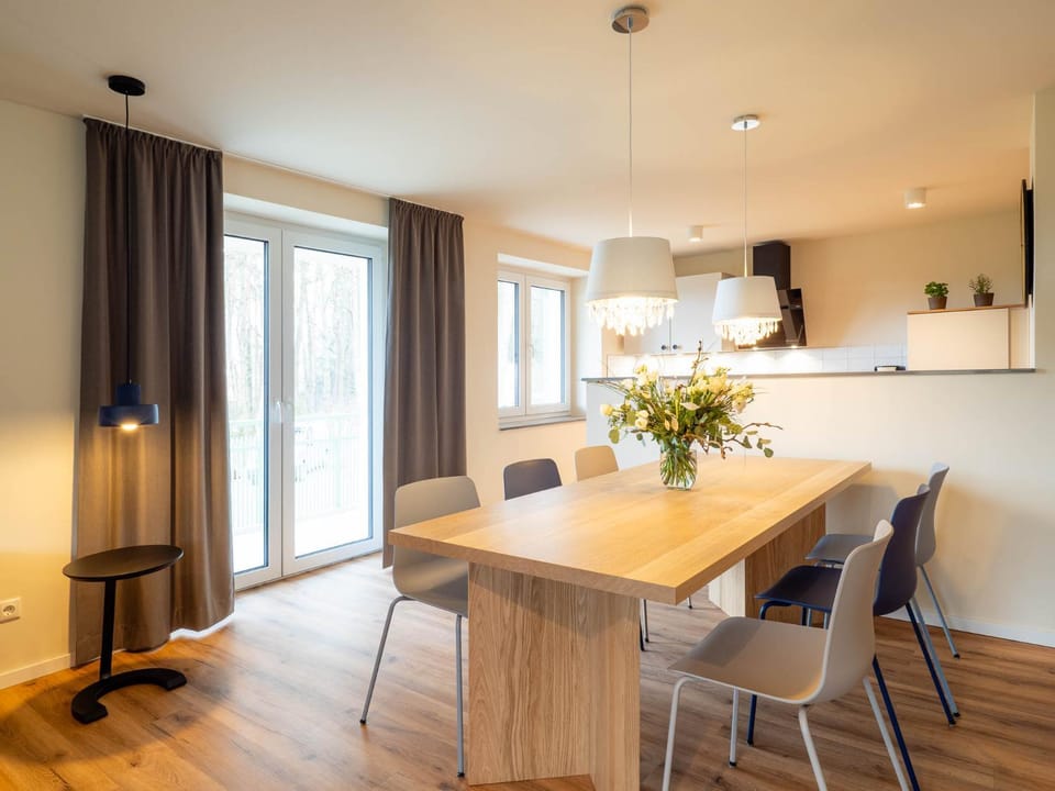Kitchen or kitchenette, Living room, Seating area, Dining area