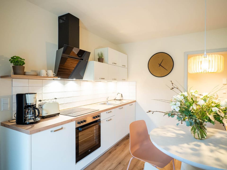 Coffee/tea facilities, Kitchen or kitchenette, Dining area, dishwasher, pet friendly, stove, toaster