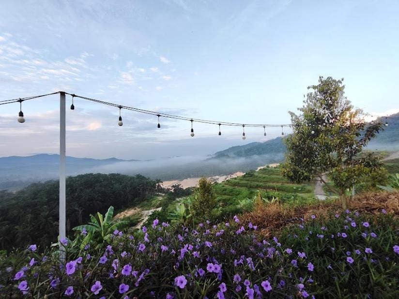 Nearby landmark, Spring, Day, Natural landscape, Mountain view