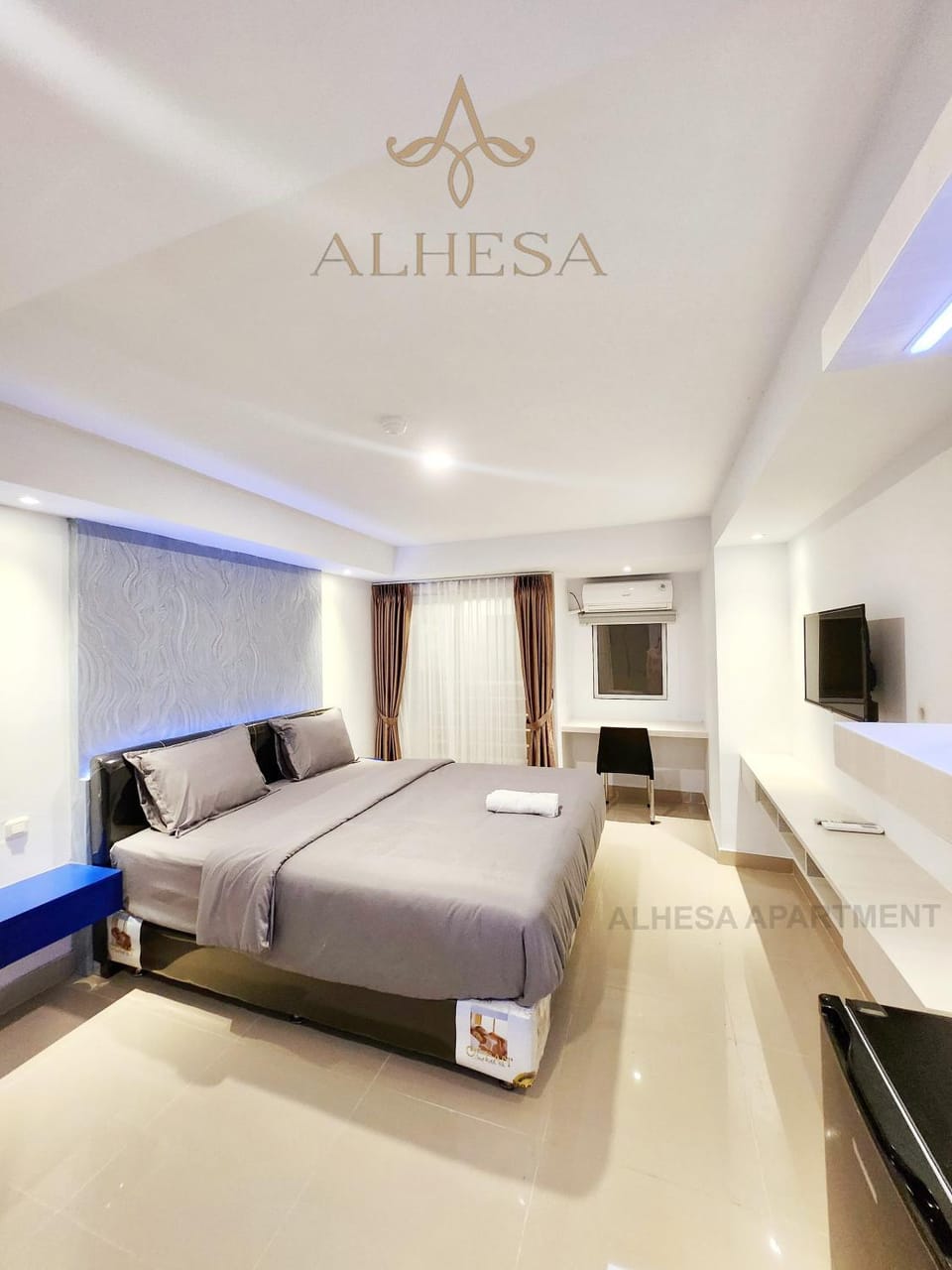 Bed, TV and multimedia, Bedroom