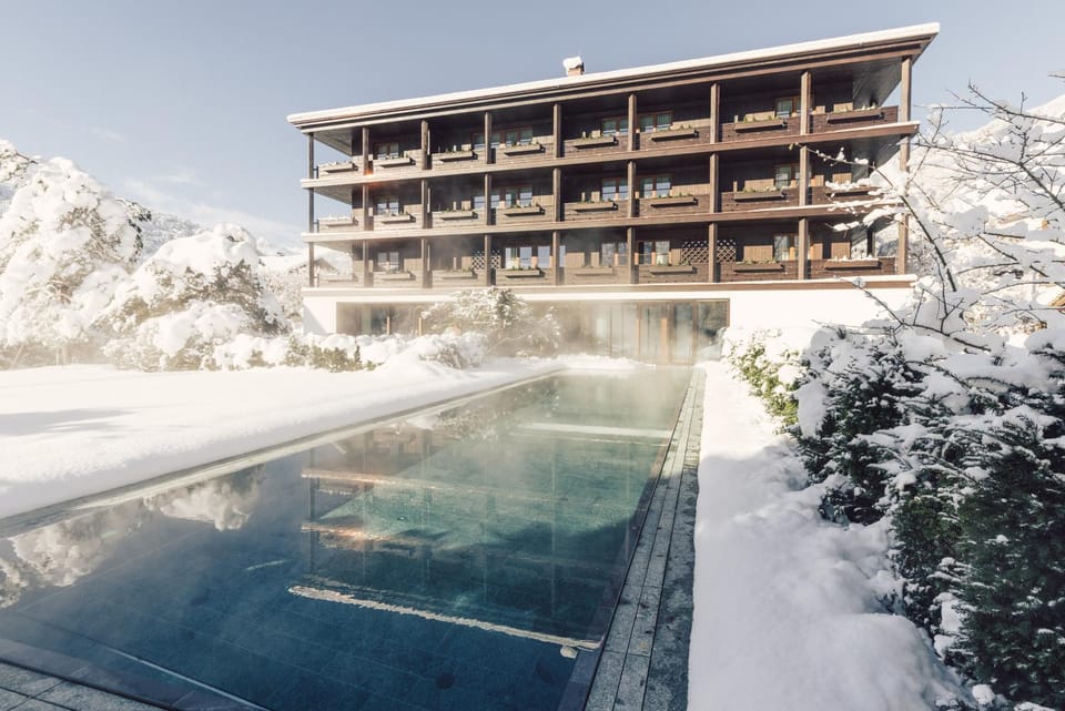 Property building, Garden, Spa and wellness centre/facilities, Swimming pool, Swimming pool