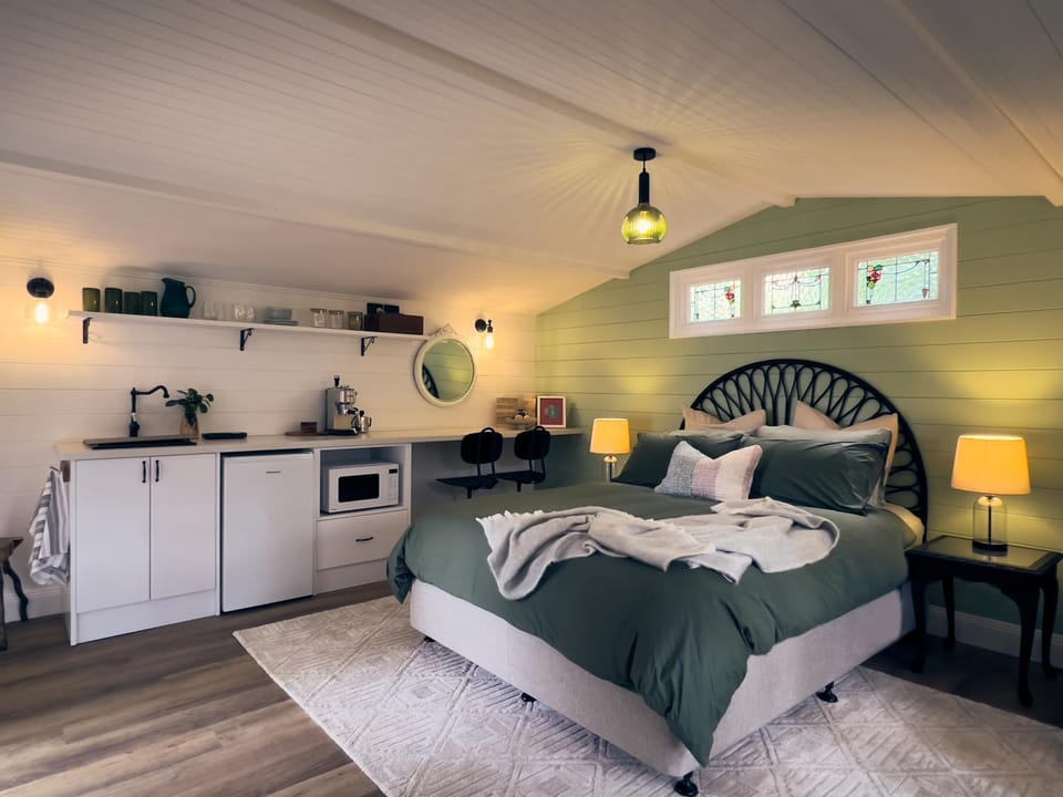 Bed, Kitchen or kitchenette, Photo of the whole room, Bedroom