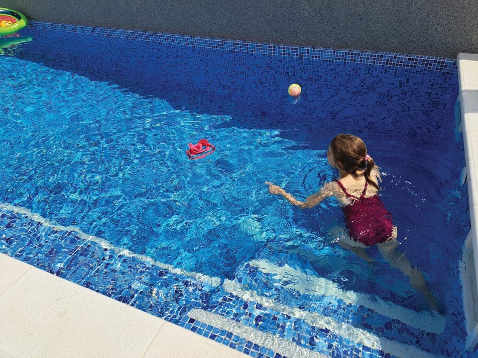 Property building, People, Activities, Pool view, Swimming pool, children
