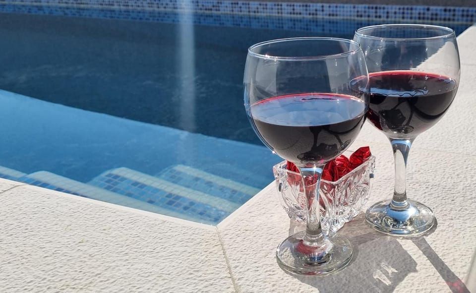 Day, Pool view