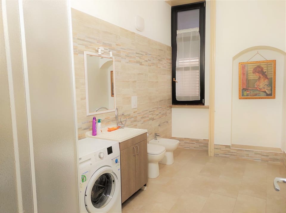 Bathroom, washing machine