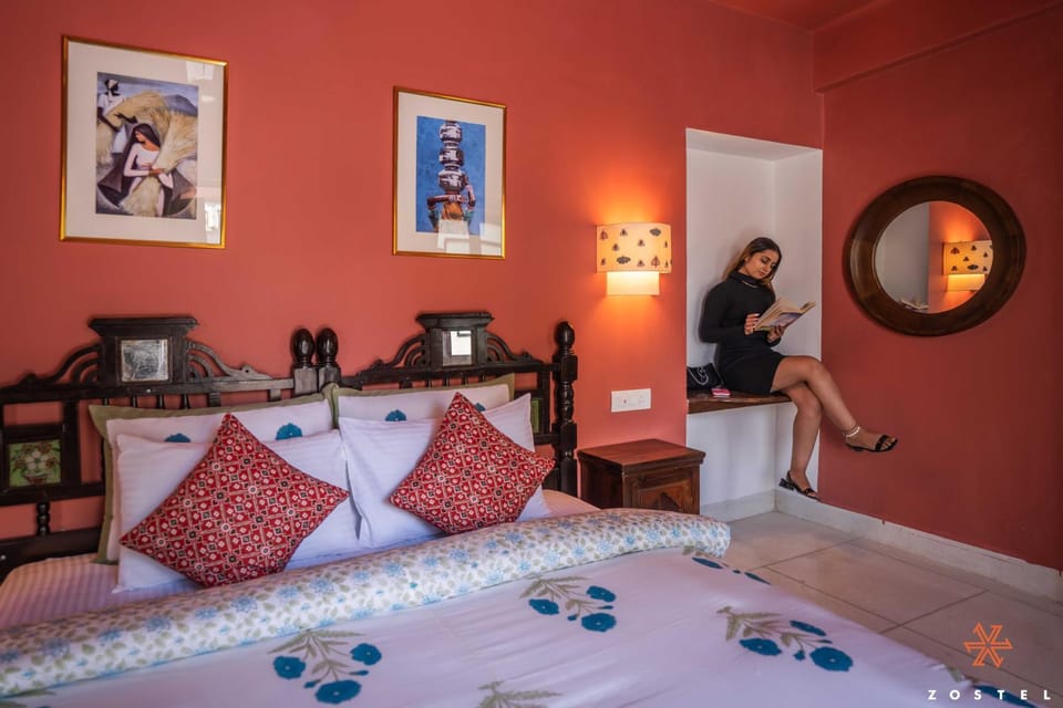 Photo of the whole room, Decorative detail, Bedroom