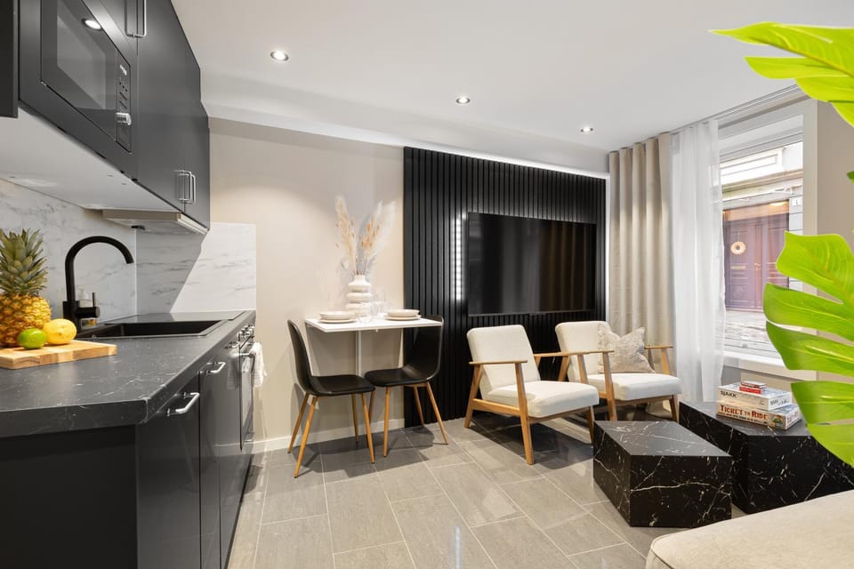 TV and multimedia, Kitchen or kitchenette, Living room, Seating area, Dining area, minibar