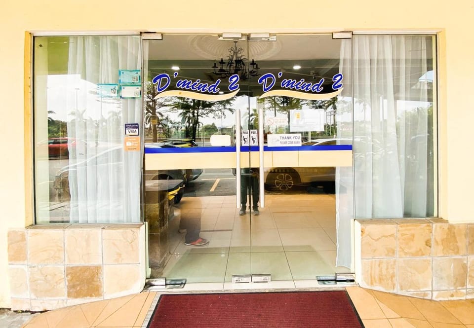 Facade/entrance
