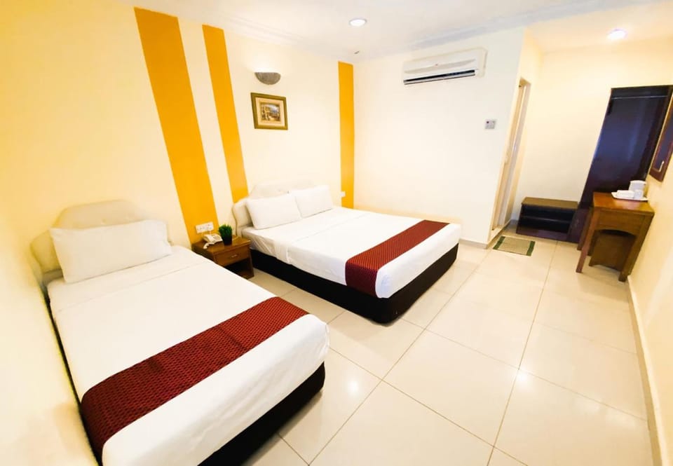 Bed, Photo of the whole room, Bedroom, wardrobe, air conditioner