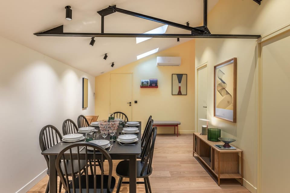 Living room, Seating area, Dining area