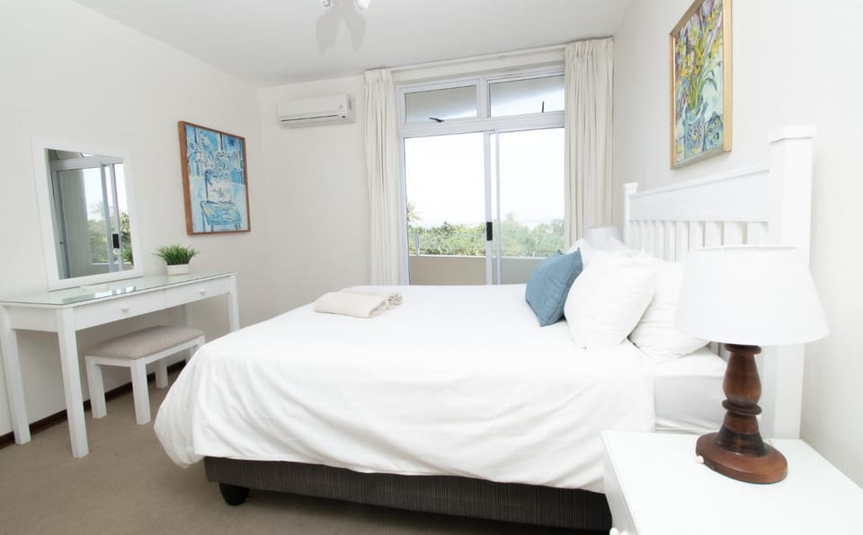 Bed, Photo of the whole room, Bedroom, hair dresser, air conditioner