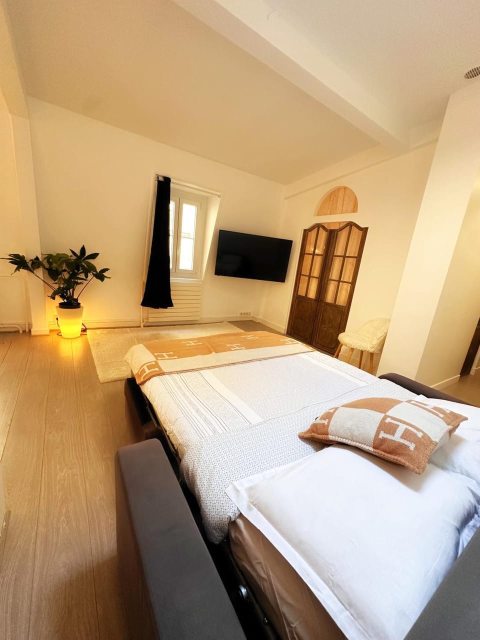 Communal lounge/ TV room, Bed, TV and multimedia