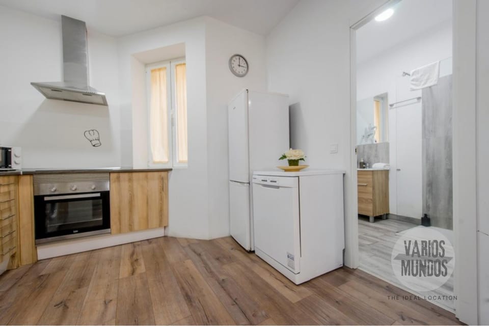 Kitchen or kitchenette, dishwasher