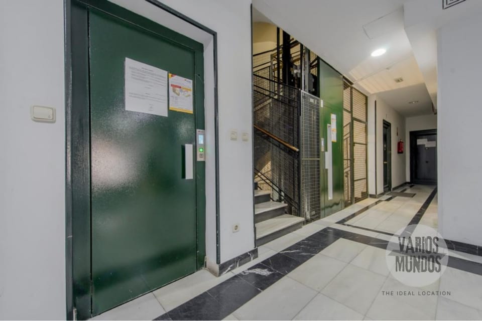 Facade/entrance, elevator