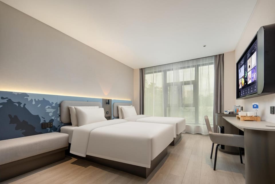 Atour Light Hotel Hangzhou West Lake Wulin Plaza North Huancheng Road Hotel in Hangzhou