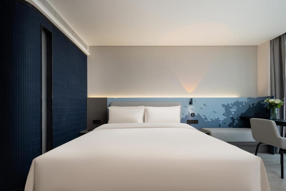Atour Light Hotel Hangzhou West Lake Wulin Plaza North Huancheng Road Hotel in Hangzhou