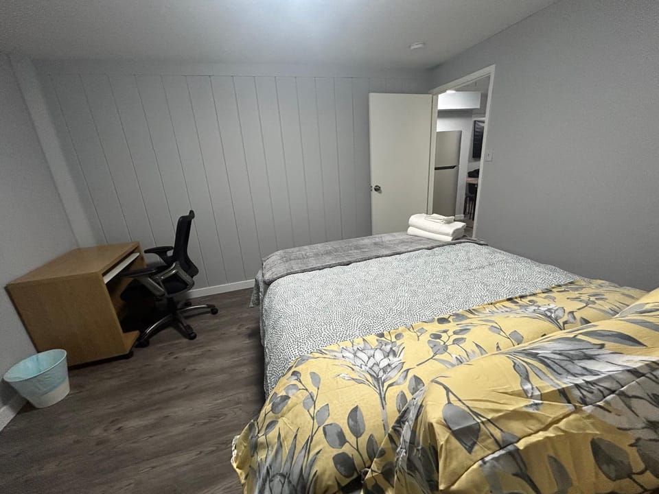 Cute Highlandpark (Lower A Unit) Apartment in Calgary