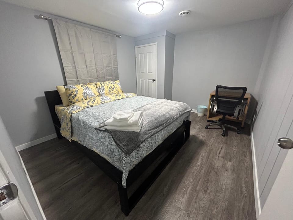 Cute Highlandpark (Lower A Unit) Apartment in Calgary