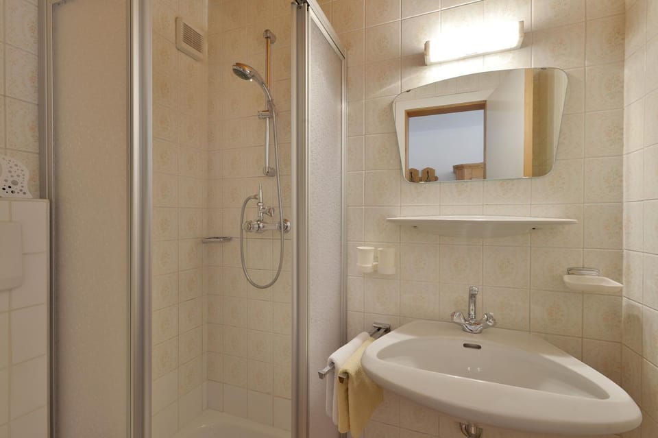 Bathroom, Internal: Not applicable to any particular room