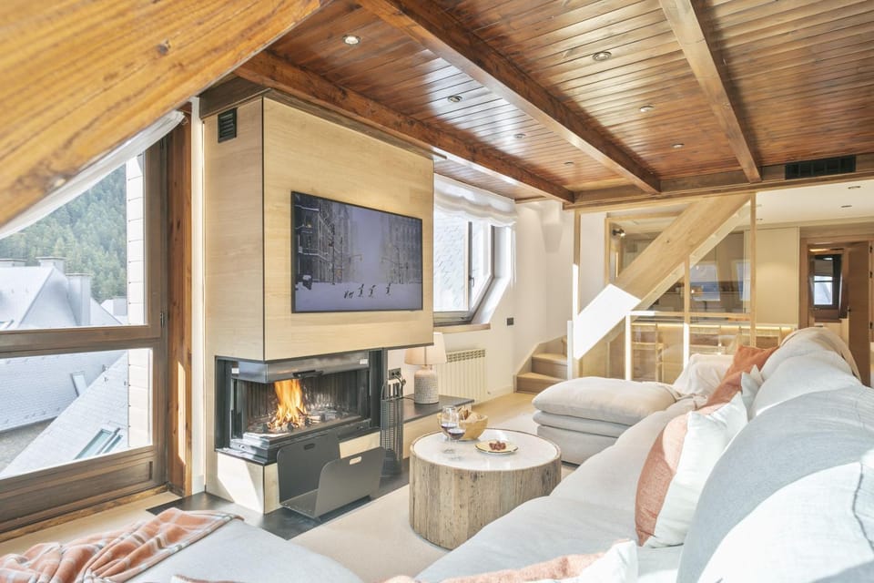 Communal lounge/ TV room, TV and multimedia, Living room, Seating area