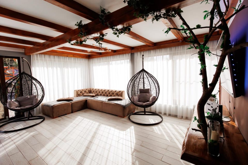 Communal lounge/ TV room, TV and multimedia, Living room, Seating area