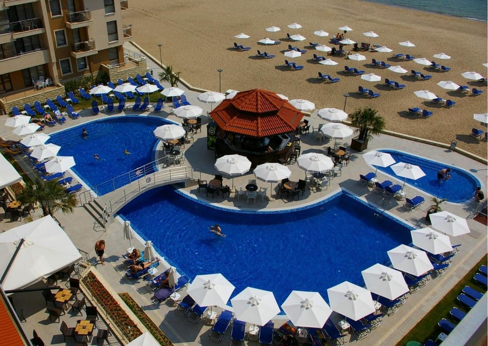 Property building, Day, People, Beach, Pool view, Sea view, Swimming pool, group of guests, sunbed