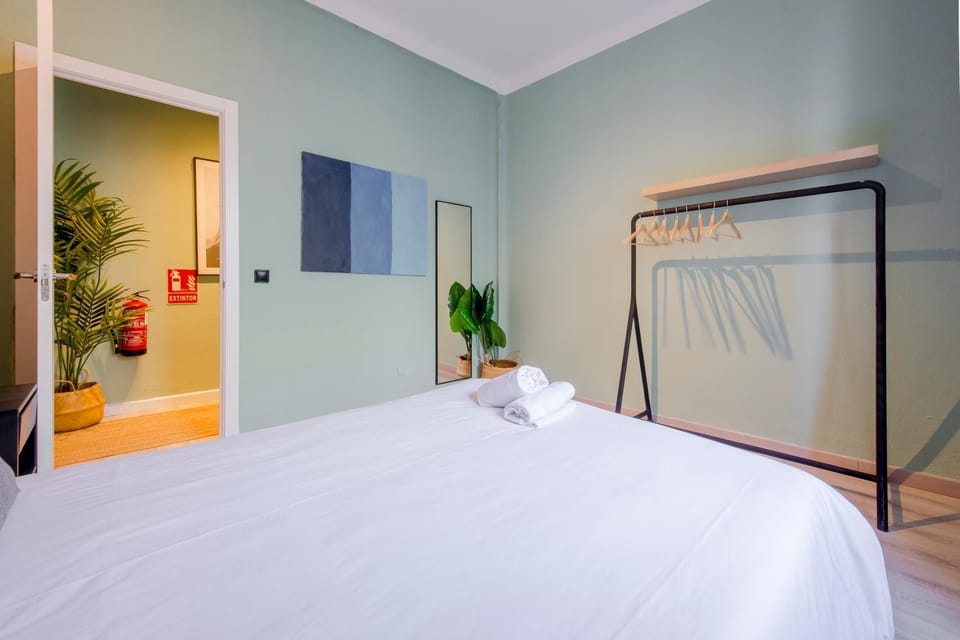 Photo of the whole room, Bedroom