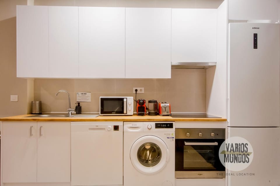 Kitchen or kitchenette, dishwasher, toaster