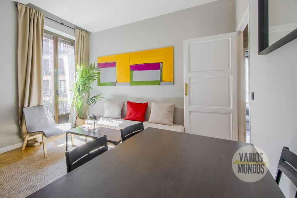 Amplio y Centrico Apt para 9pax en La Latina Apartment in Centro