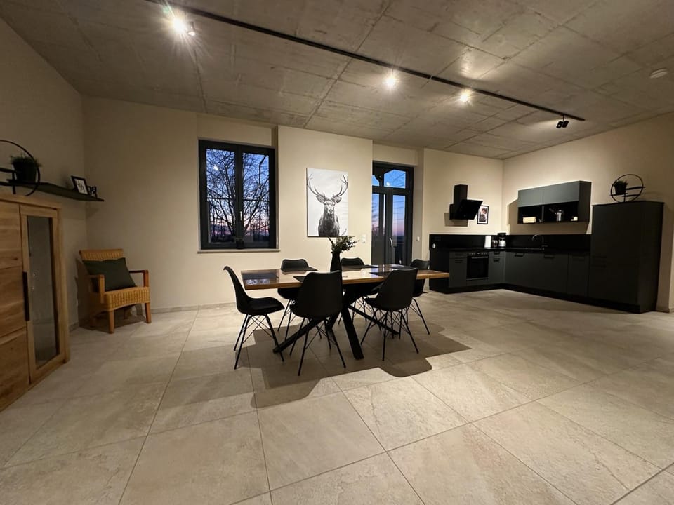 Kitchen or kitchenette, Seating area, Dining area