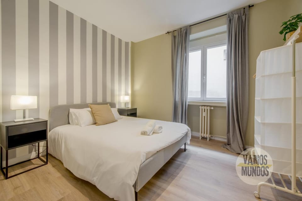 Practico Apt 7pax en Calle Santa Ana Centro de Madrid Apartment in Centro
