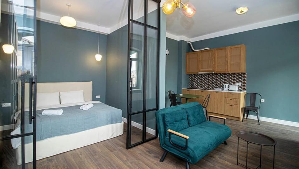 Superior Apartment In Abanotubani- By Wehost House in Tbilisi, Georgia