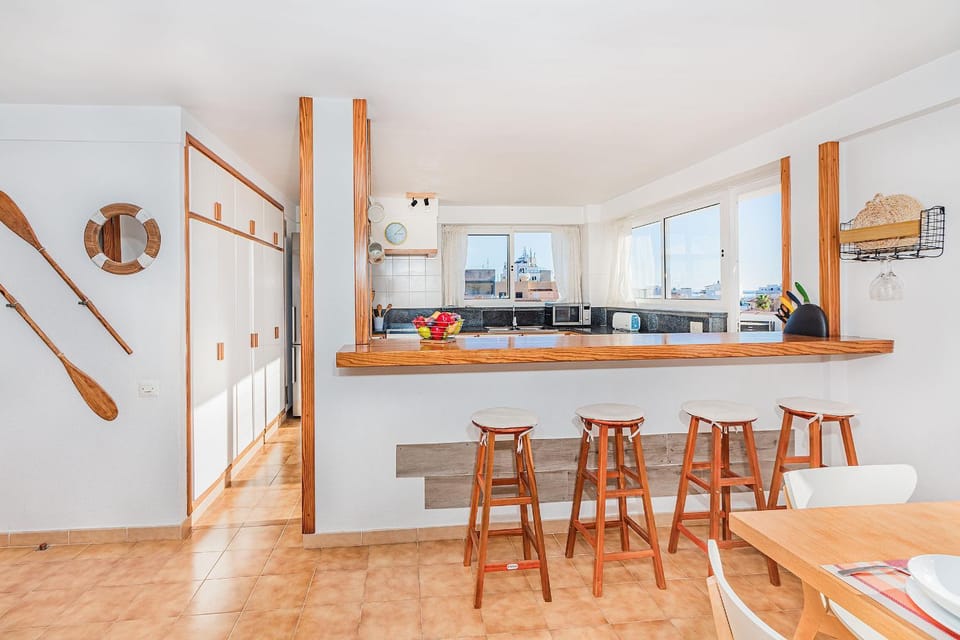 Kitchen or kitchenette, Living room, Seating area, Dining area, locker, locker
