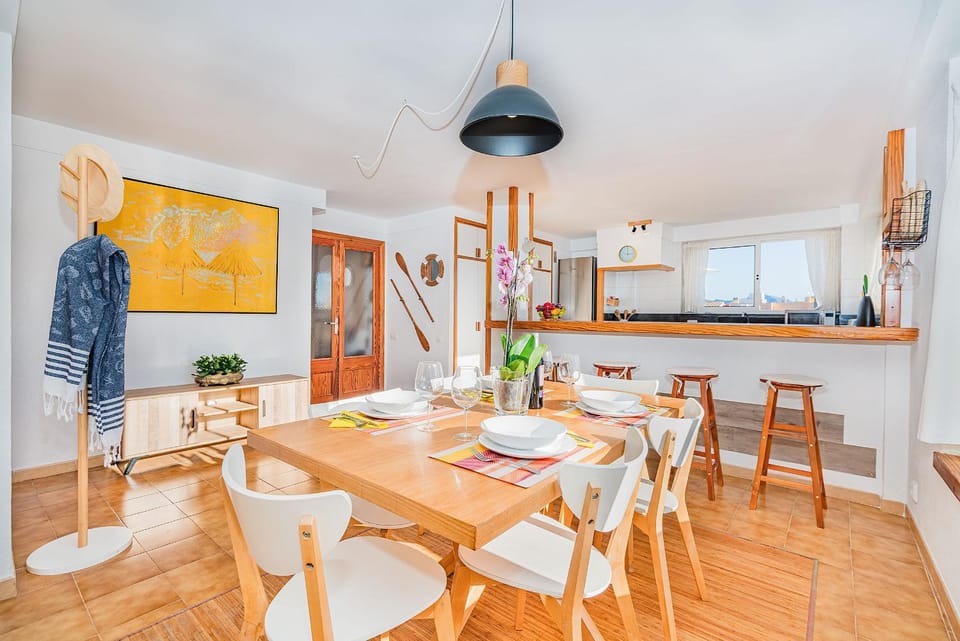 Kitchen or kitchenette, Living room, Seating area, Dining area, locker