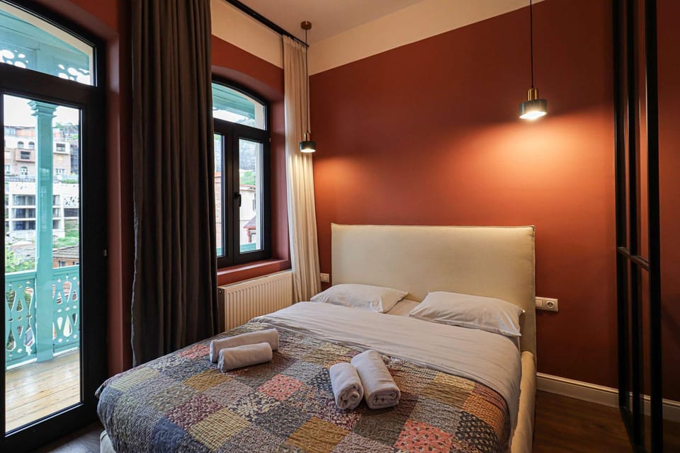 Stunning 2BR Apartment In Abanotubani- By Wehost House in Tbilisi, Georgia