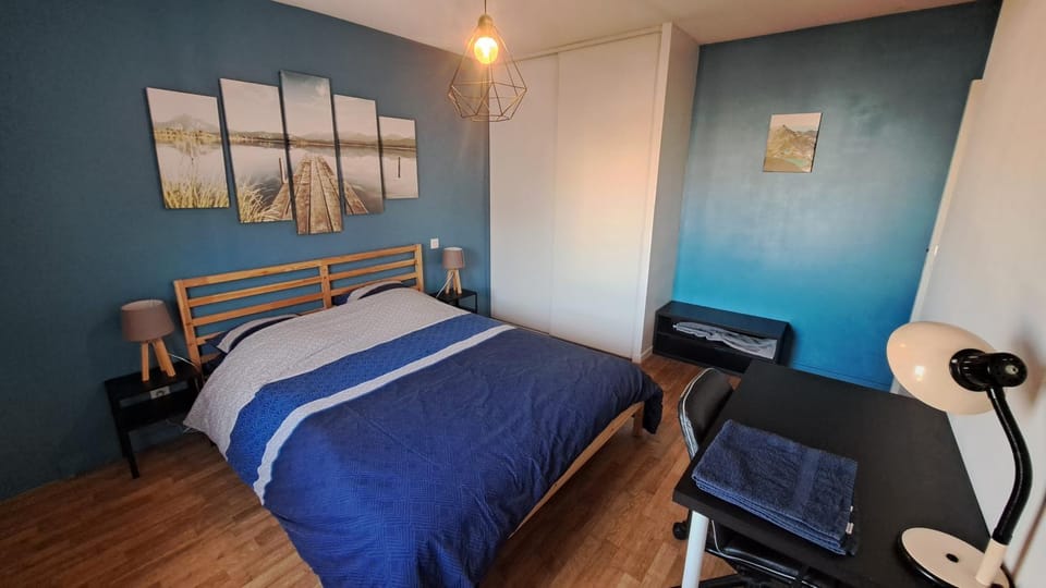 Seating area, Bedroom