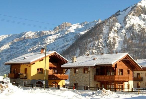 Property building, Winter, Mountain view