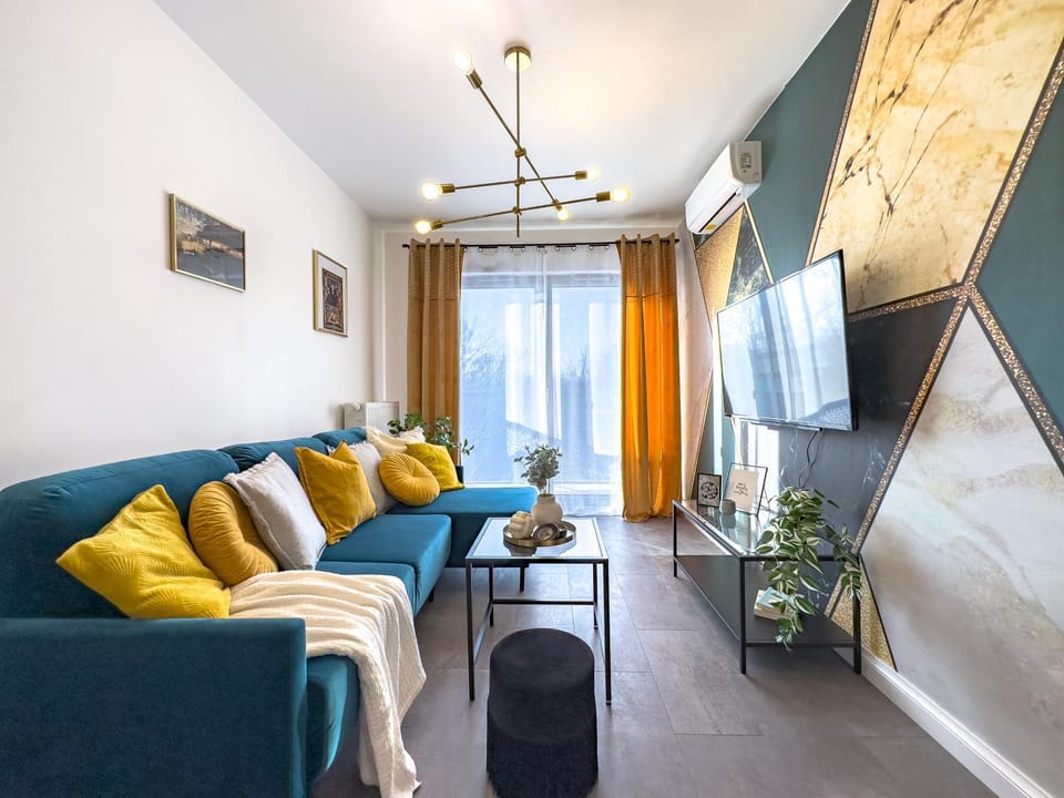 Communal lounge/ TV room, TV and multimedia, Living room, Seating area, Evening entertainment