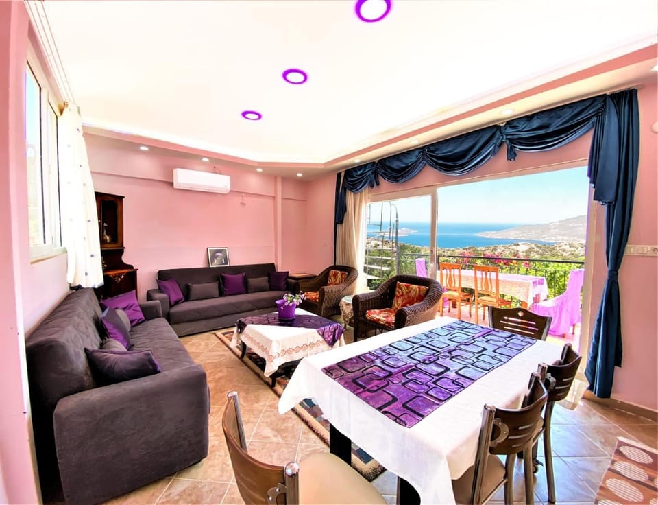 Bed, Natural landscape, View (from property/room), Balcony/Terrace, Living room, Seating area, Bedroom
