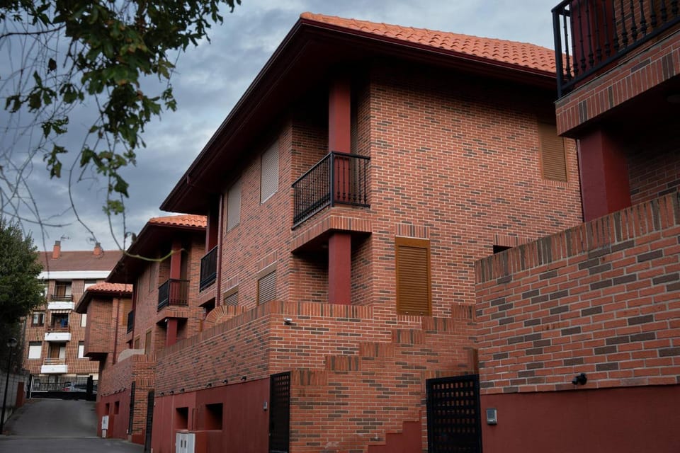Property building, Facade/entrance, Off site