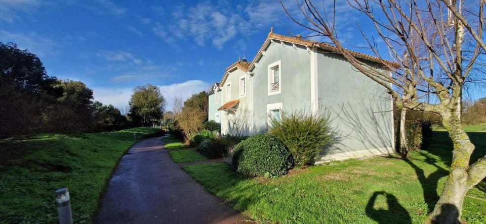 "MOULIN VERT RIVAGE" Maison, 6 personnes, au coeur du golf, village vacances, accès piscines gratuit Bed and Breakfast in Talmont-Saint-Hilaire