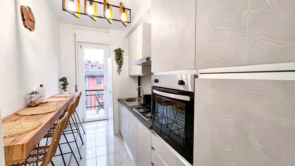 Kitchen or kitchenette, Dining area, oven, stove