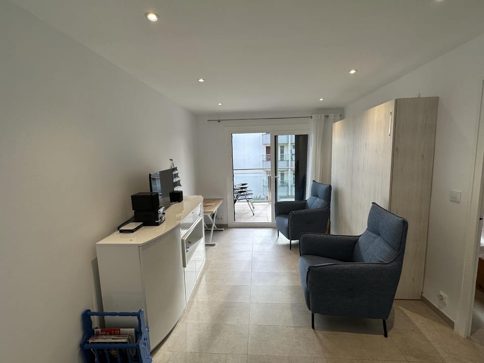 Communal lounge/ TV room, Living room