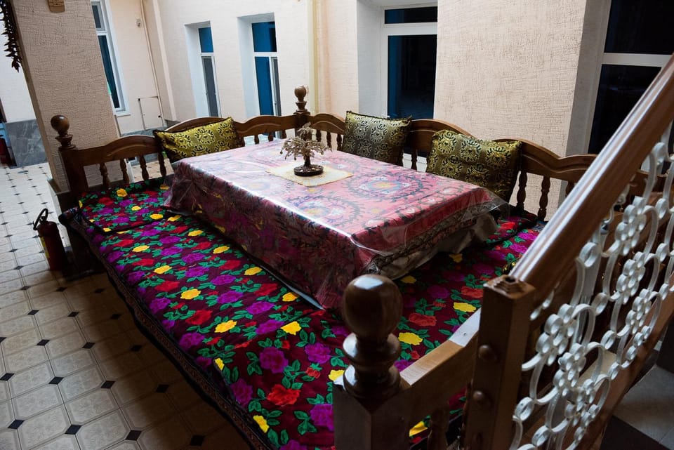 Seating area, Dining area