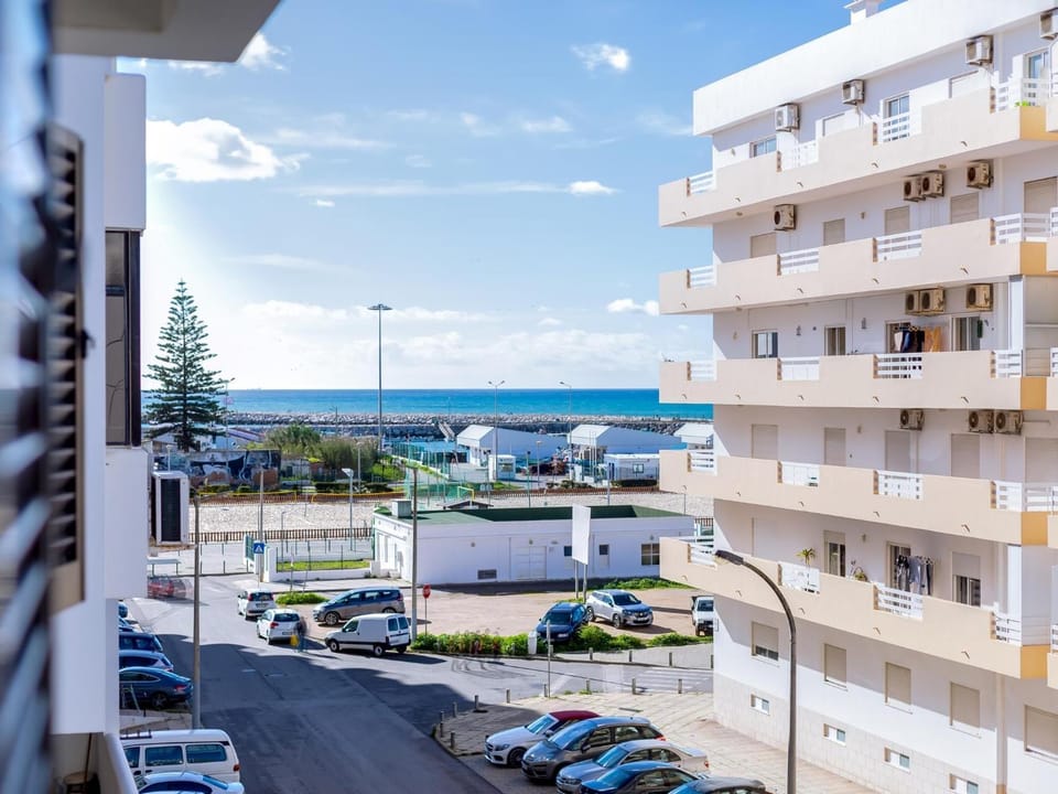 Property building, Day, Neighbourhood, City view, Sea view, Street view, Location, Parking