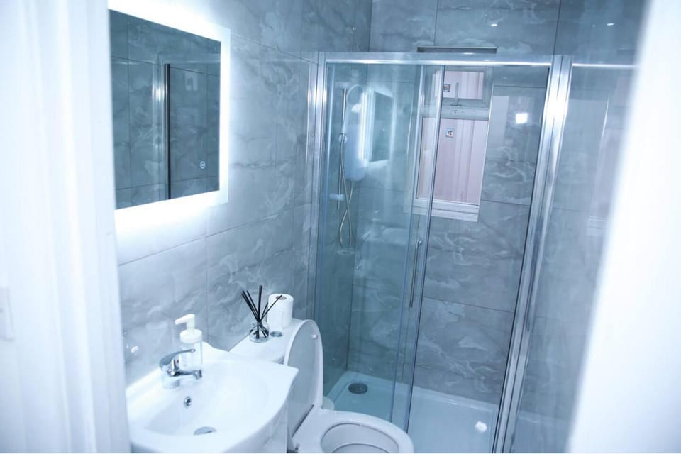 Apartment - Sleeps 2 & Free Parking Apartment in London