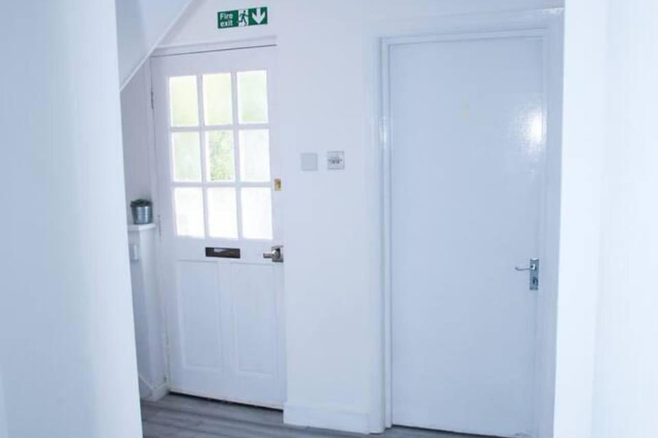 Apartment - Sleeps 2 & Free Parking Apartment in London