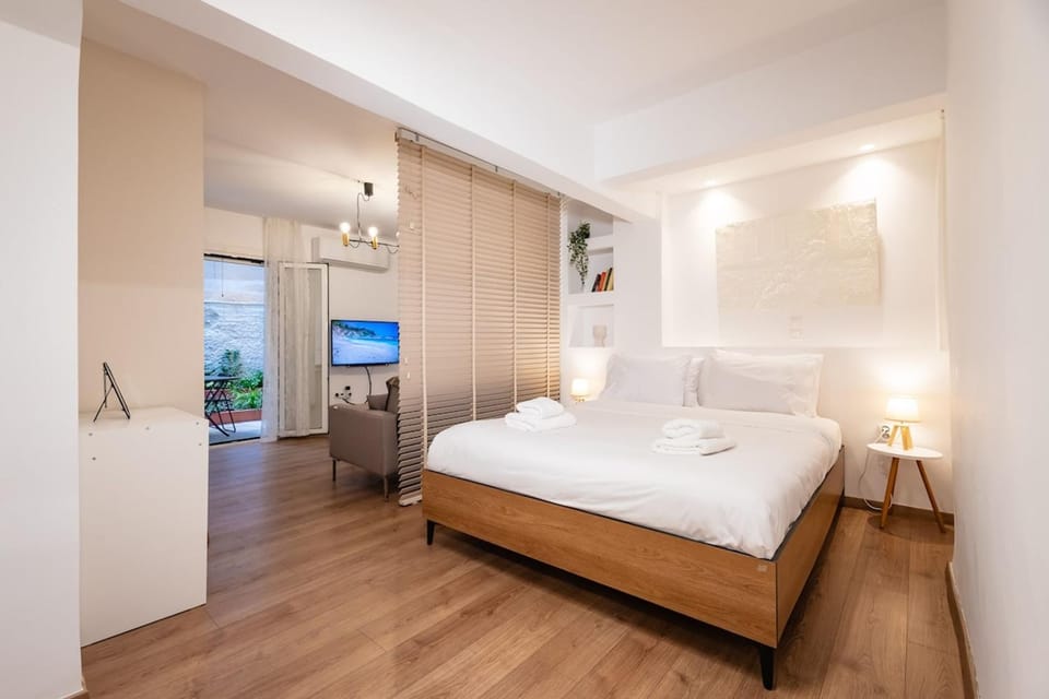 Quiet Apartment with a Garden at Exarcheia Apartment in Athens