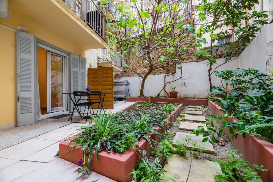 Quiet Apartment with a Garden at Exarcheia Apartment in Athens