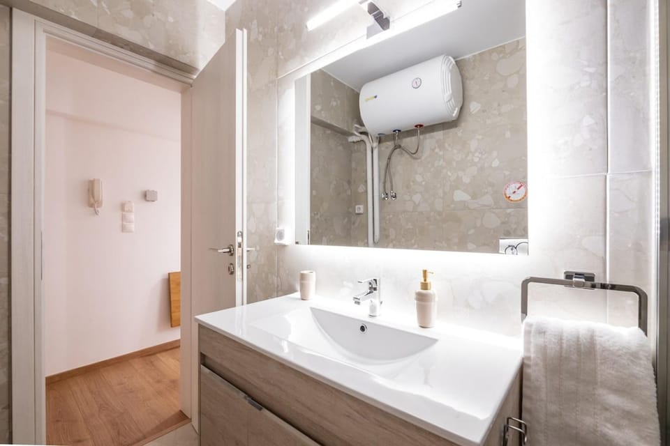 Quiet Apartment with a Garden at Exarcheia Apartment in Athens